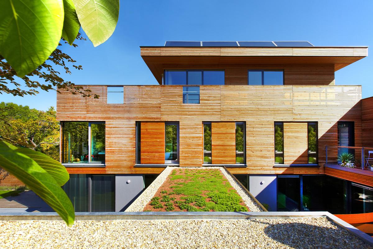 Schiebeläden - Sonnenschutz für Fenster Türen - DKL  Sonnenschutz fenster,  Haus fensterläden, Schiebeläden